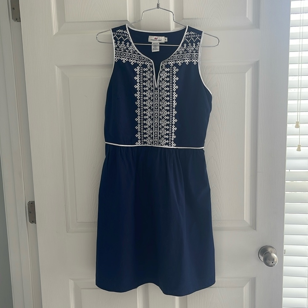Women’s Vineyard Vines. Fit & flare knee length dress. Size 4.